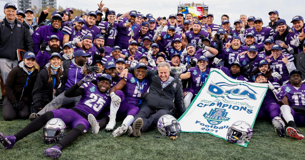 Mustangs Football team after winnin 2021 Yates Cup